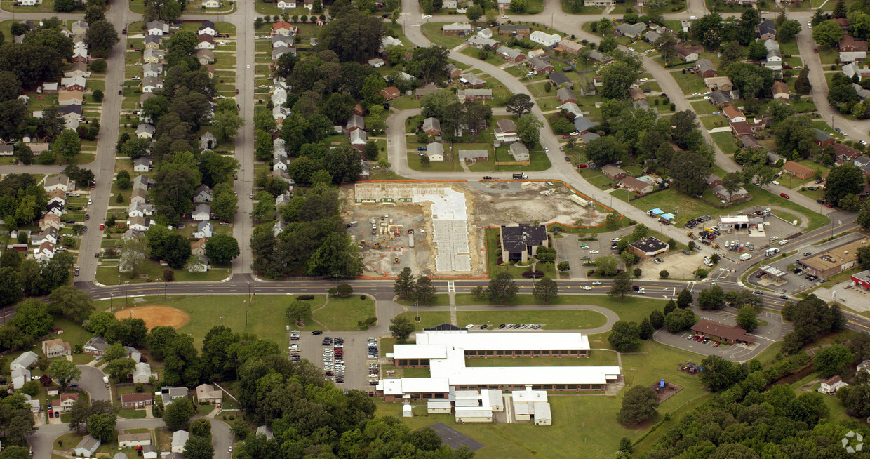 Aerial Photo - 801 Main Senior Apartments