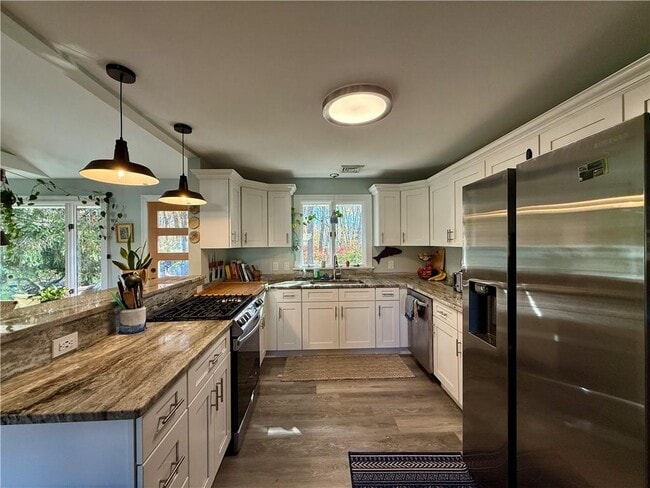 Building Photo - 11 Holmes St