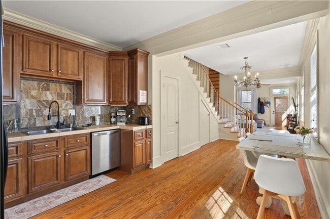 Foto del edificio - 6050 Laurel St