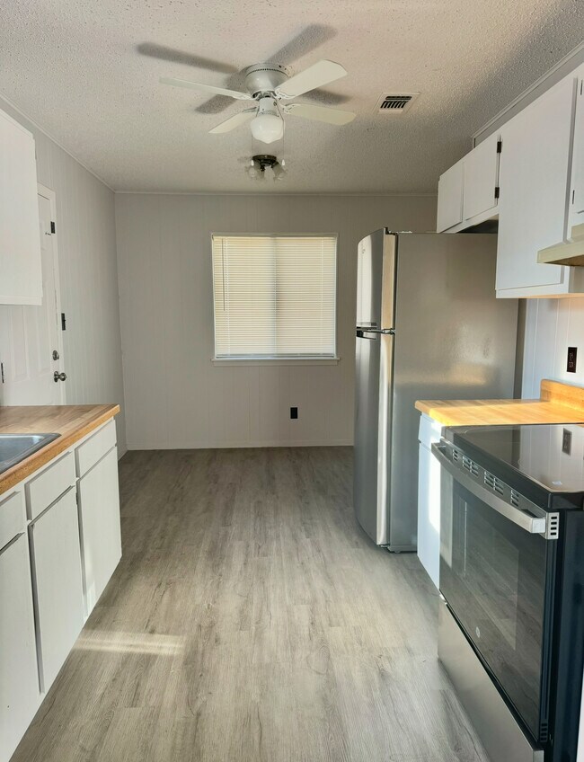 Foto del edificio - 215 Redbud Ln