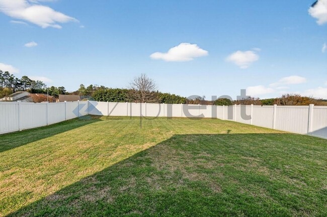 Building Photo - 504 Zander Woods Ct