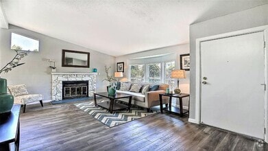 Building Photo - 1090 Walnut Woods Ct