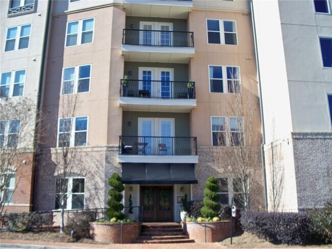 Building Photo - 901 Abernathy Rd