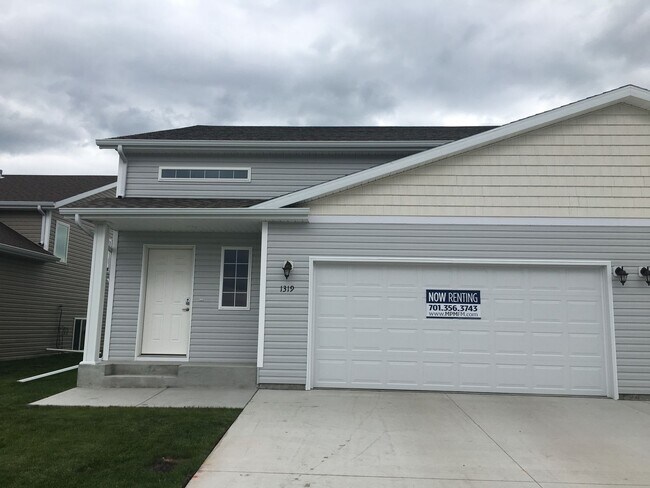 Foto del edificio - 3 Bed 2 Bath Twin Home