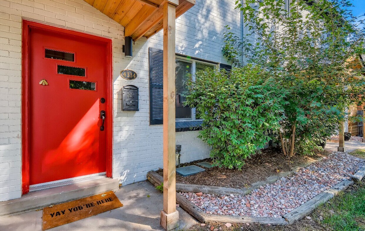 Primary Photo - Modernistic Sunnyside Townhome Available M...