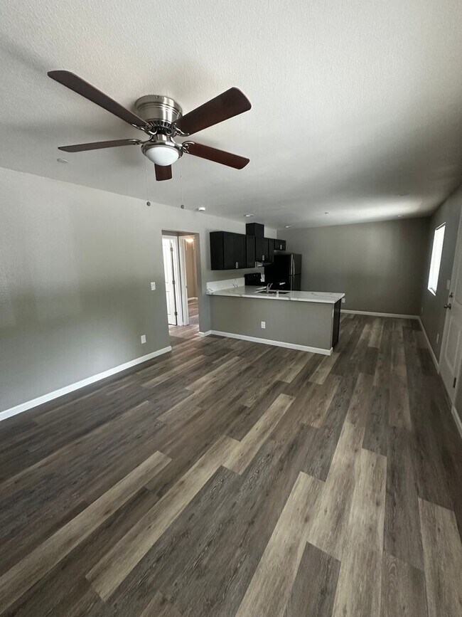 Foto del edificio - 2110 Iroquois Ave