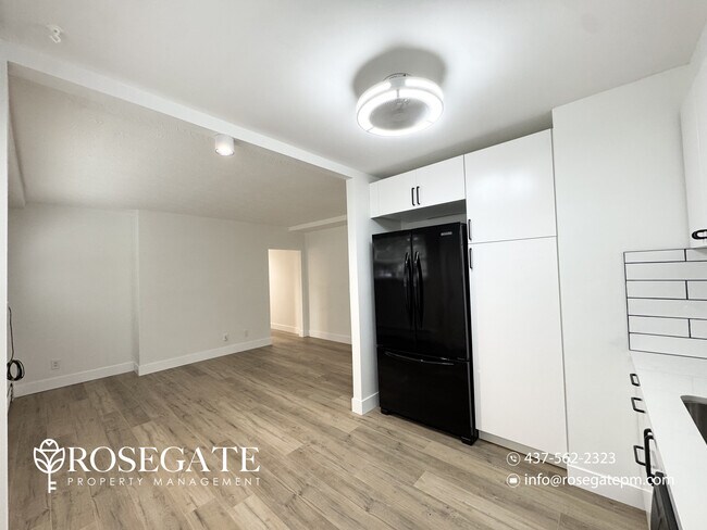Building Photo - 2-Bedroom Apartment with Large Outdoor Space – Pet Friendly – Etobicoke