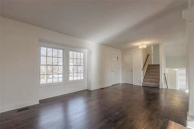Front room - 1131 NE Oak Tree Dr