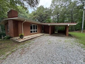 Building Photo - 695 Doe Run Ln