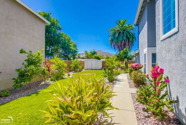 Building Photo - Stunning 4Bdm 2.5Ba Home Located in the Hi...