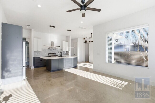 Foto del edificio - 4701 Sara Dr