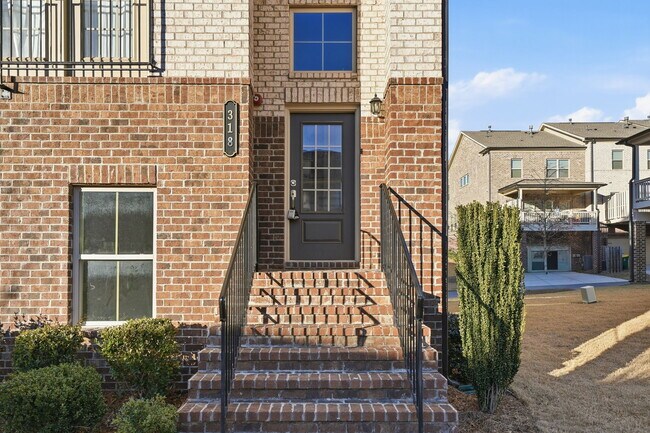 Building Photo - 318 Commons Ave