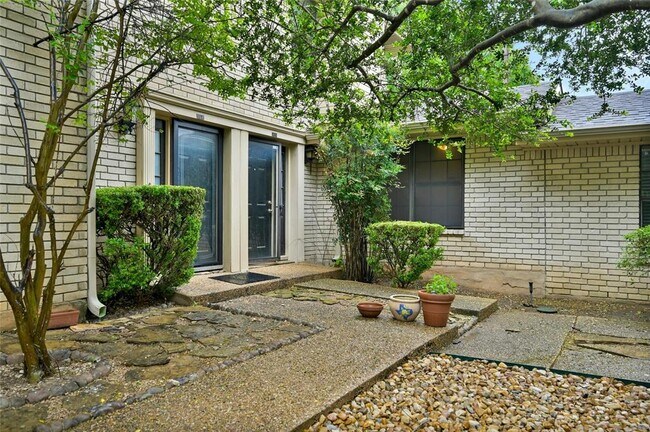 Foto del edificio - 8400 Jamestown Dr