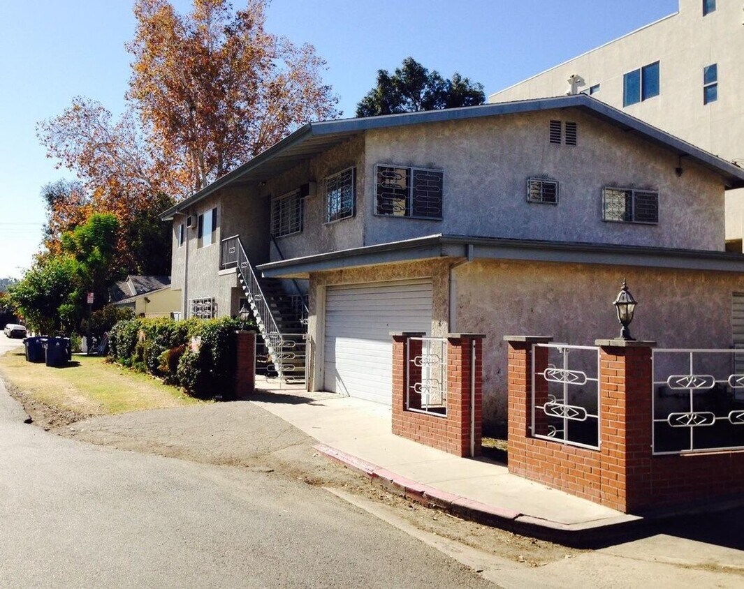 Foto principal - 11204 Peach Grove St
