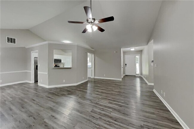 Foto del edificio - 5665 Enchantress Ln NE
