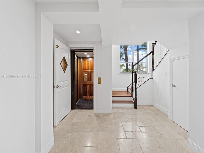 Building Photo - 4344 El Mar Dr
