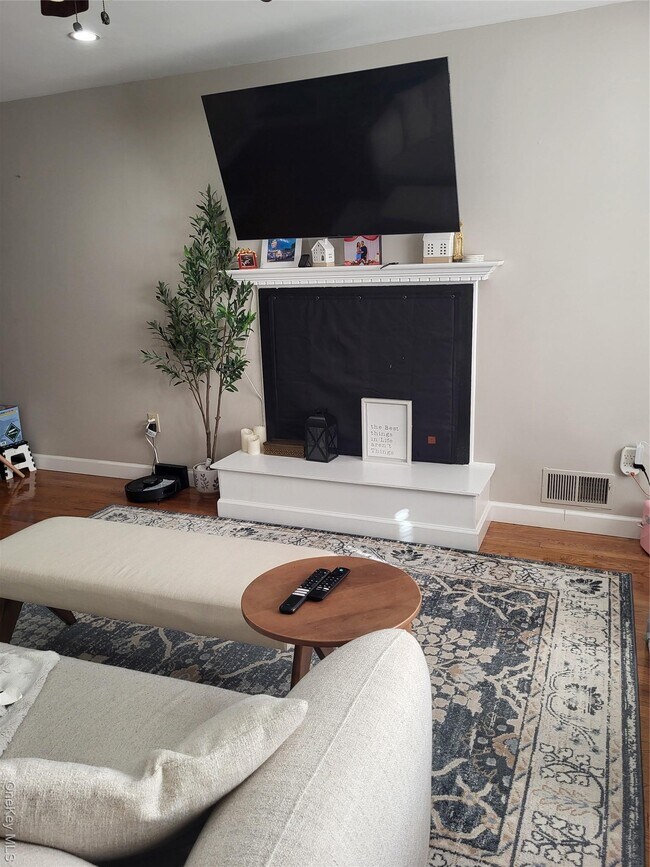 Foto del edificio - 79 Winchester Ave