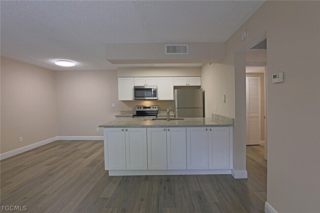 Foto del edificio - 5319 Summerlin Rd