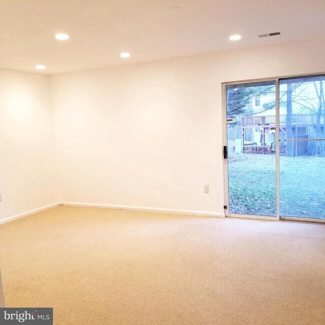 Building Photo - 10401 Storch Dr