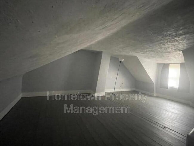 Building Photo - 919 Hay St