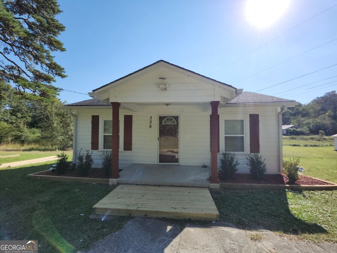 326 Pleasant Valley Rd SE, Silver Creek, GA 30173 House Rental in