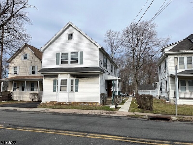 Primary Photo - 136 E Main St