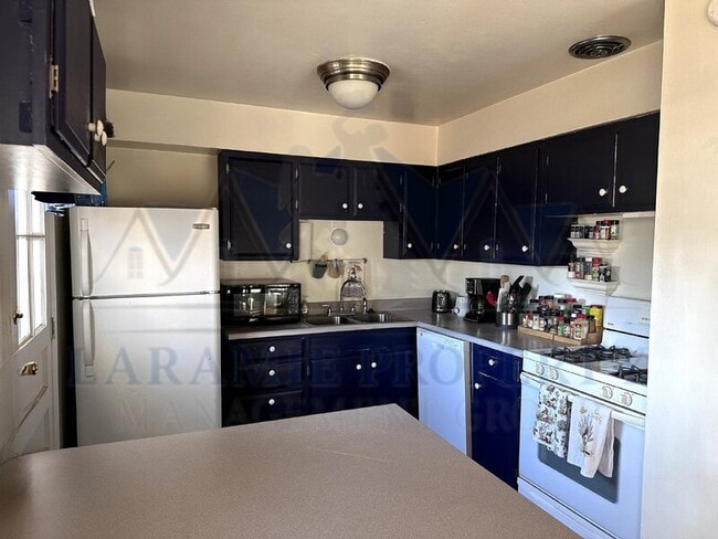 Building Photo - 1202 Mitchell St