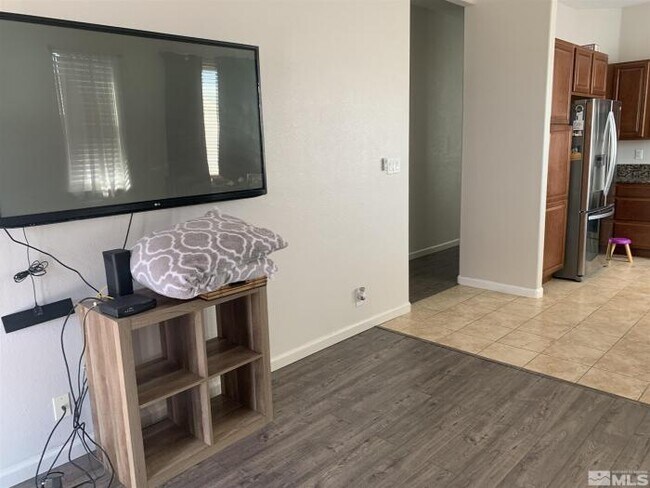 Building Photo - 3 bedroom in Reno NV 89523
