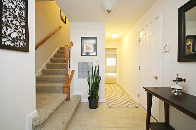 Foto del edificio - Spacious Pavilions at Pantops Townhome