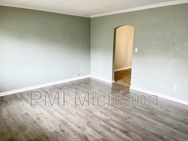 Foto del edificio - 804 E 12th St