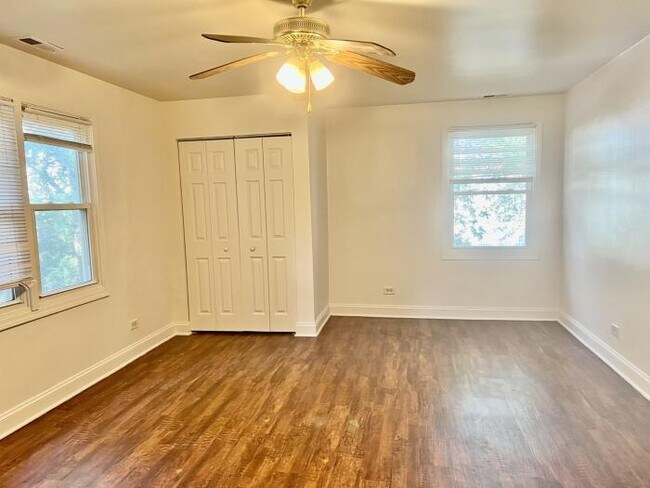Building Photo - 4 bedroom in Chicago IL 60827