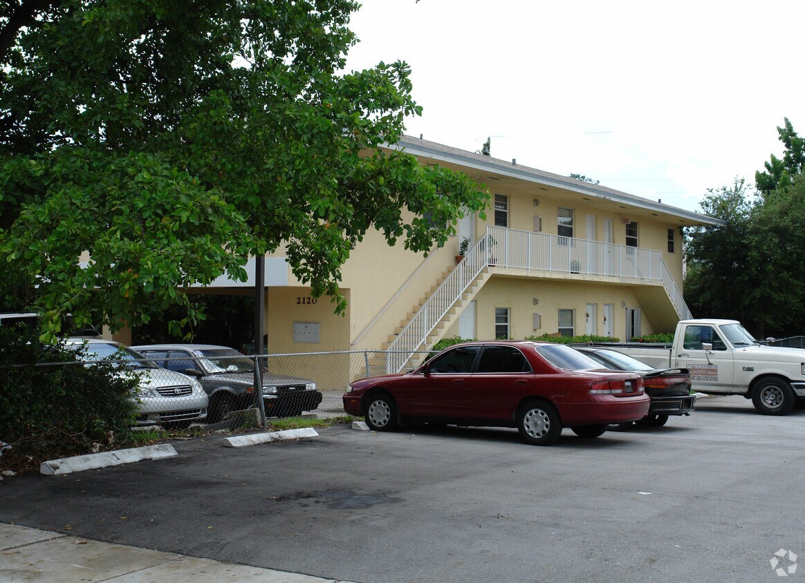 Building Photo - 2120 SW 4th St