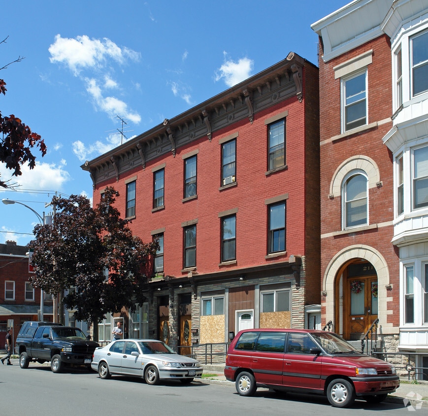 Building Photo - 213-215 4th St