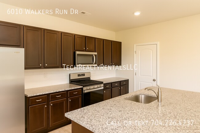 Foto del edificio - 6010 Walkers Run Dr