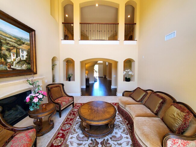 Building Photo - 3223 Castelli Dr