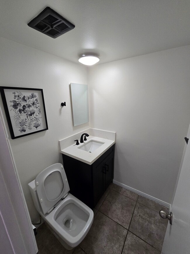 Building Photo - 1025 Junipero Dr