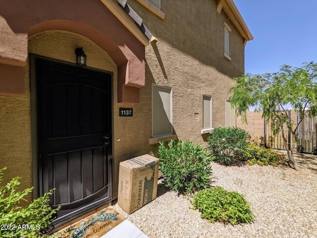 Building Photo - 2150 W Alameda Rd