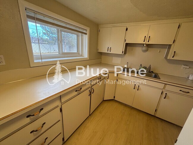 Foto del edificio - 660 1/2 Park Lane