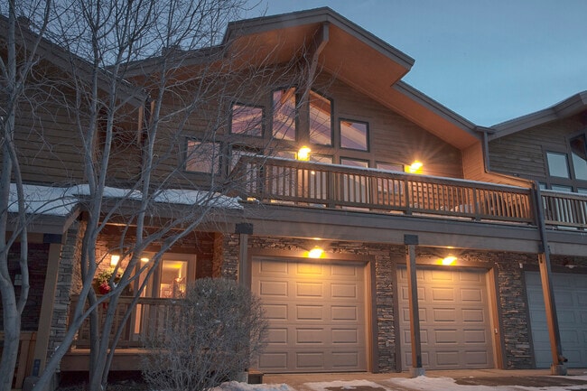 Building Photo - 618 Hillside Dr