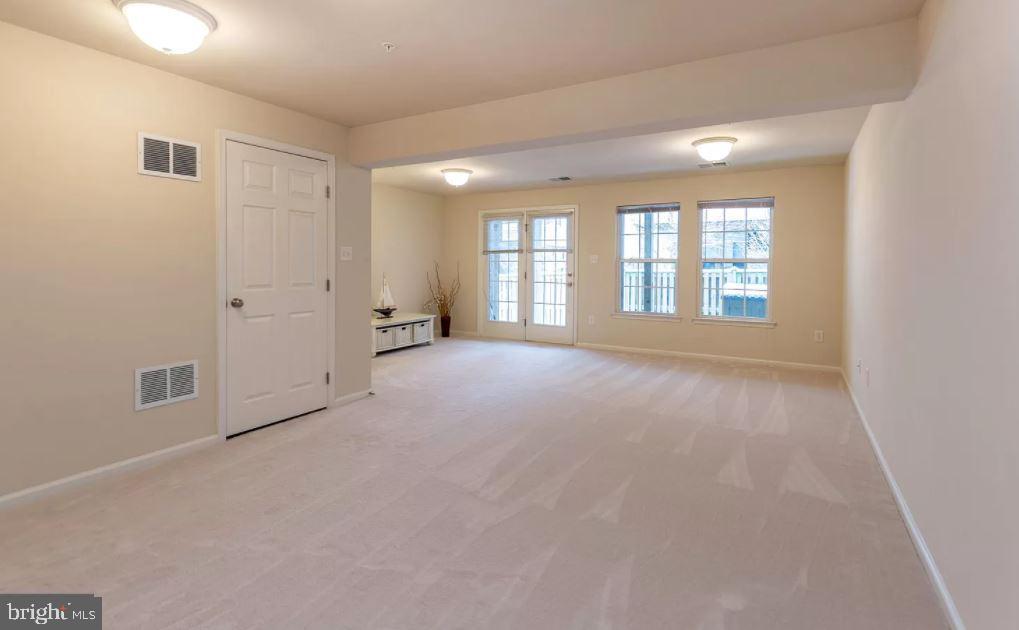 Foto principal - 939 Hopkins Corner