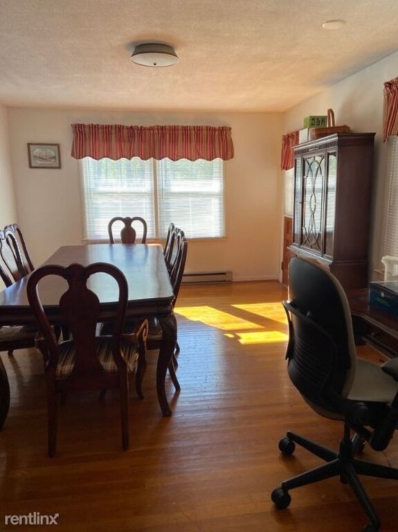 Foto del edificio - 410 W Hillsboro St