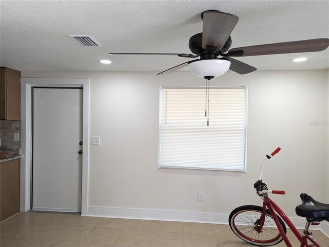 Foto del edificio - 8104 N 18th St