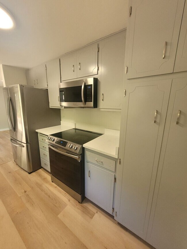 Foto del edificio - Lovely South Hills home, 4BD/3BA, Available early June!
