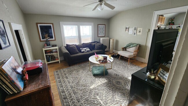 Foto del edificio - 609 Bemidji Ave N