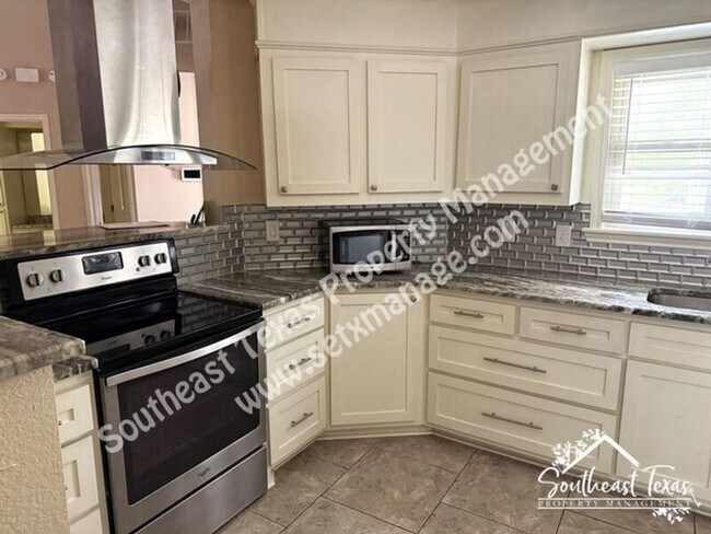 Foto del edificio - 6620 Forest Trail Cir