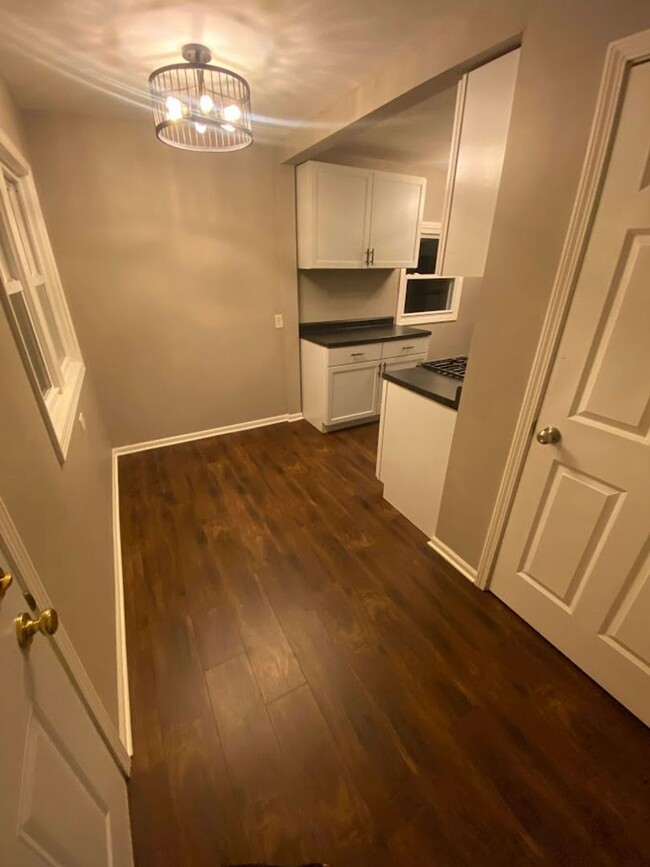 Building Photo - 2 Bedroom Single Family