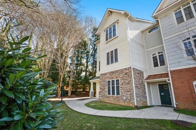 Building Photo - 110 Garrison Walk