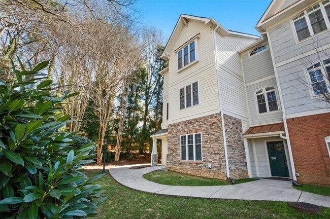 Foto del edificio - 110 Garrison Walk