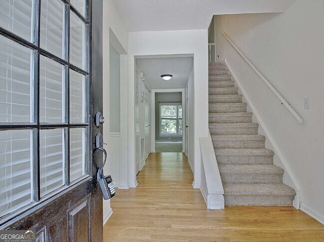 Foto del edificio - 210 Flat Creek Ct