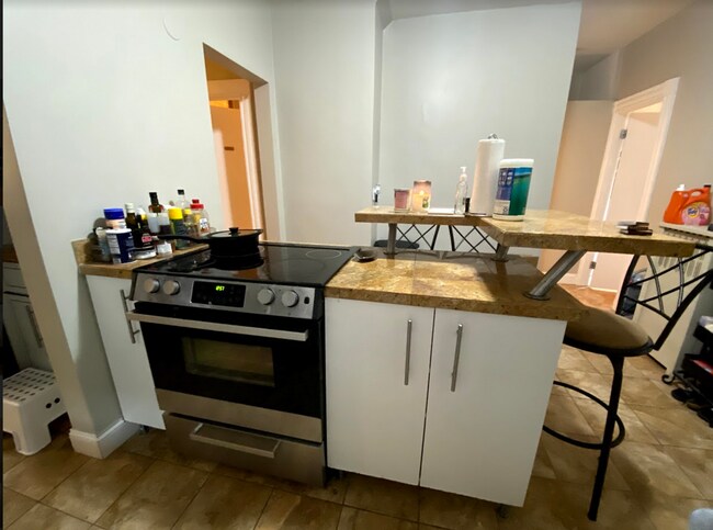 Building Photo - Coolidge Corner Area, In-Unit Washer and D...